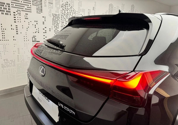 Lexus UX cena 147900 przebieg: 33163, rok produkcji 2021 z Brzeziny małe 466